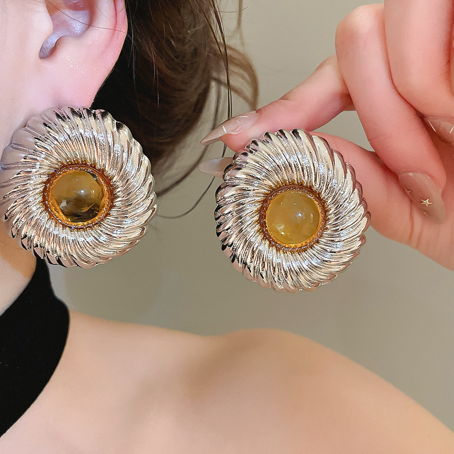 European and American cross-border silver needle resin round pattern fashion earrings, unique retro-style earrings with a niche design - view 3