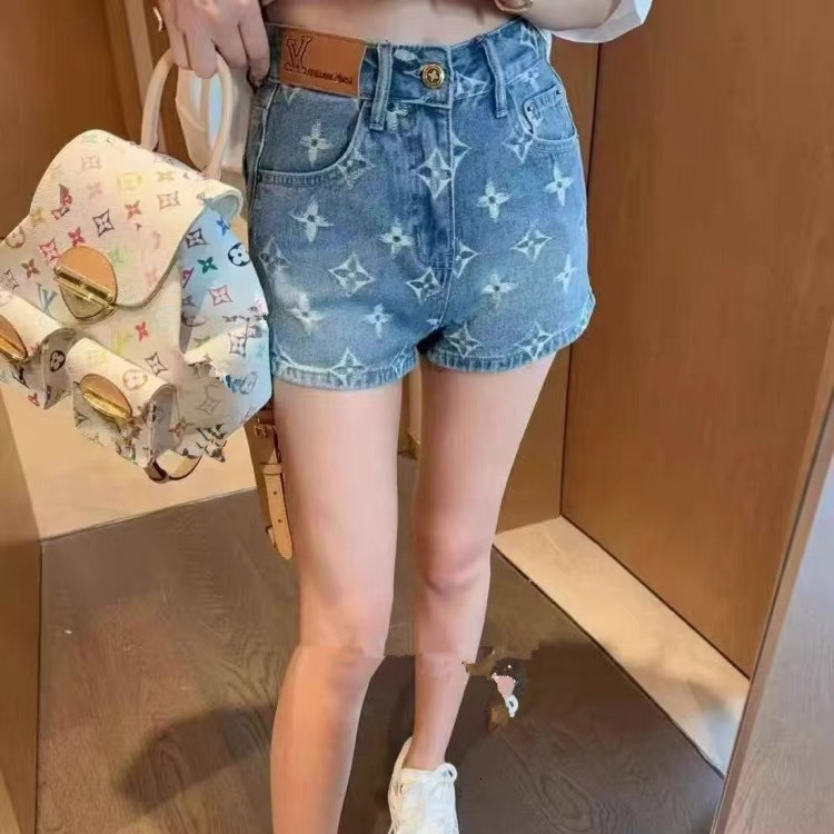 Designer Denim Shorts Luxury Women 2026 Sexy Trend Style Summer New High Waisted Embroidered Flower Thin Shorts Hot Pants High-end Quality Breathable 