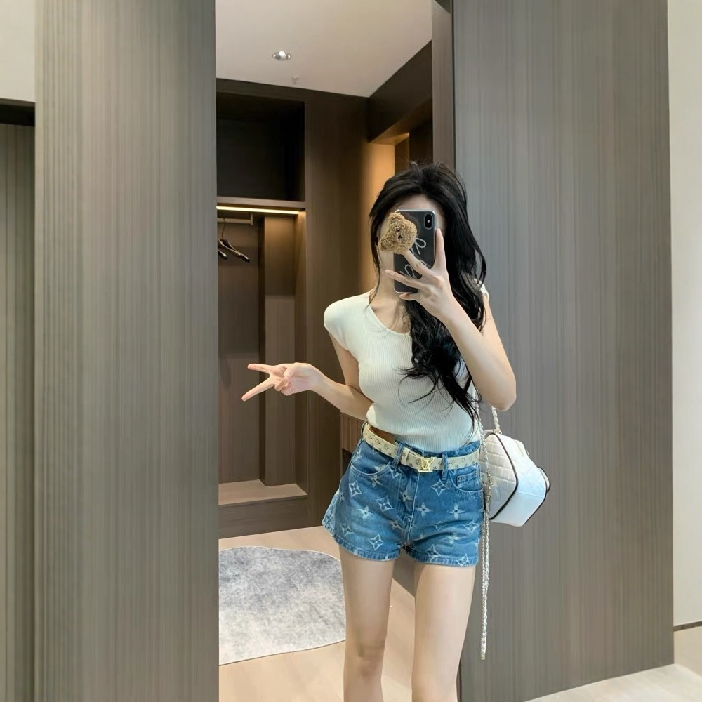 Designer Denim Shorts Luxury Women 2026 Sexy Trend Style Summer New High Waisted Embroidered Flower Thin Shorts Hot Pants High-end Quality Breathable 