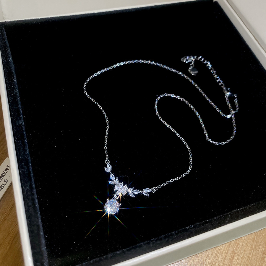 Korean-style ultra-shiny zircon flower round necklace, exquisite versatile, ins-style clavicle chain, light luxury and high-end feel, women's nec - view 9
