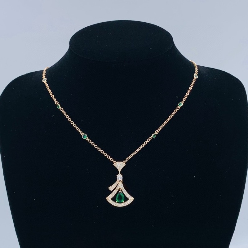 Luxury Casual Dresses Jewelry Necklaces Exquisite Fashion Diamond Studded Collar Chains Fan Shaped Pendant Necklaces