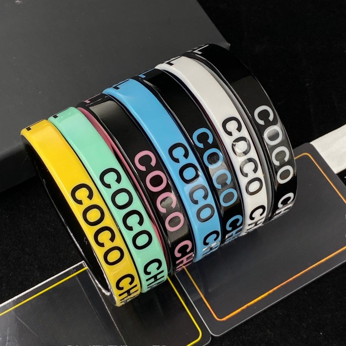 Luxury Designer Bracelet Classic Minimalist Acrylic Letter Bangle for Women Versatile Daily Bracelet Fashion Jewelry Gift Premium Quality