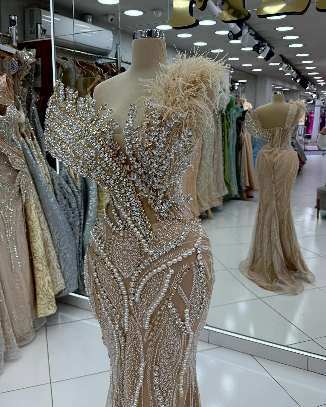 Luxurious Champagne Prom Dress For African Women ASO EBI V Neck Illusion Pearls Crystal Beaded Formal Evening Party Gowns Formal Celebrity Birthday Go - view 4
