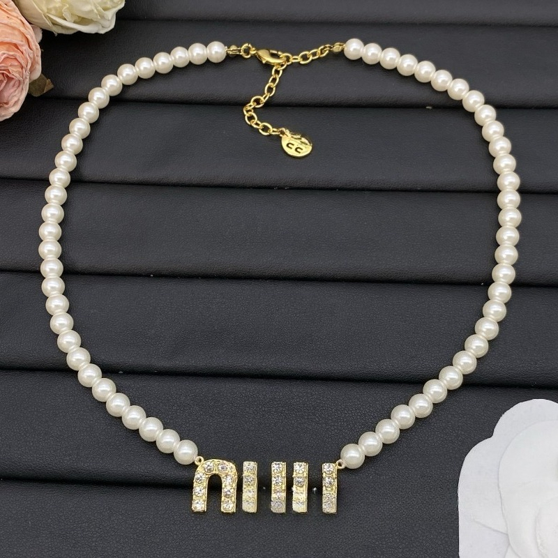 Luxury Lite Pearl Jewelry Necklace Diamond Studded M Etter Necklace Choker Simple and Fashionable Jewelry Necklace