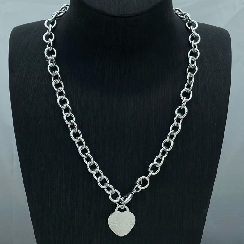 Luxury and Sentimental Jewelry Necklace European Style Heart Shaped Pendant Necklace Designer Jewelry Collar Chain