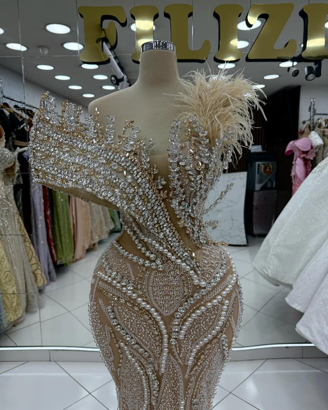 Luxurious Champagne Prom Dress For African Women ASO EBI V Neck Illusion Pearls Crystal Beaded Formal Evening Party Gowns Formal Celebrity Birthday Go - view 5