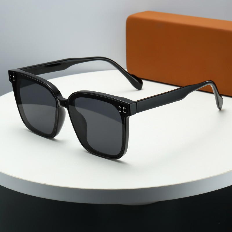 Designer Square frame Sunglasses High end Lady Stylish Sunglasses Sun Protection and Sun blocking Sunglasses