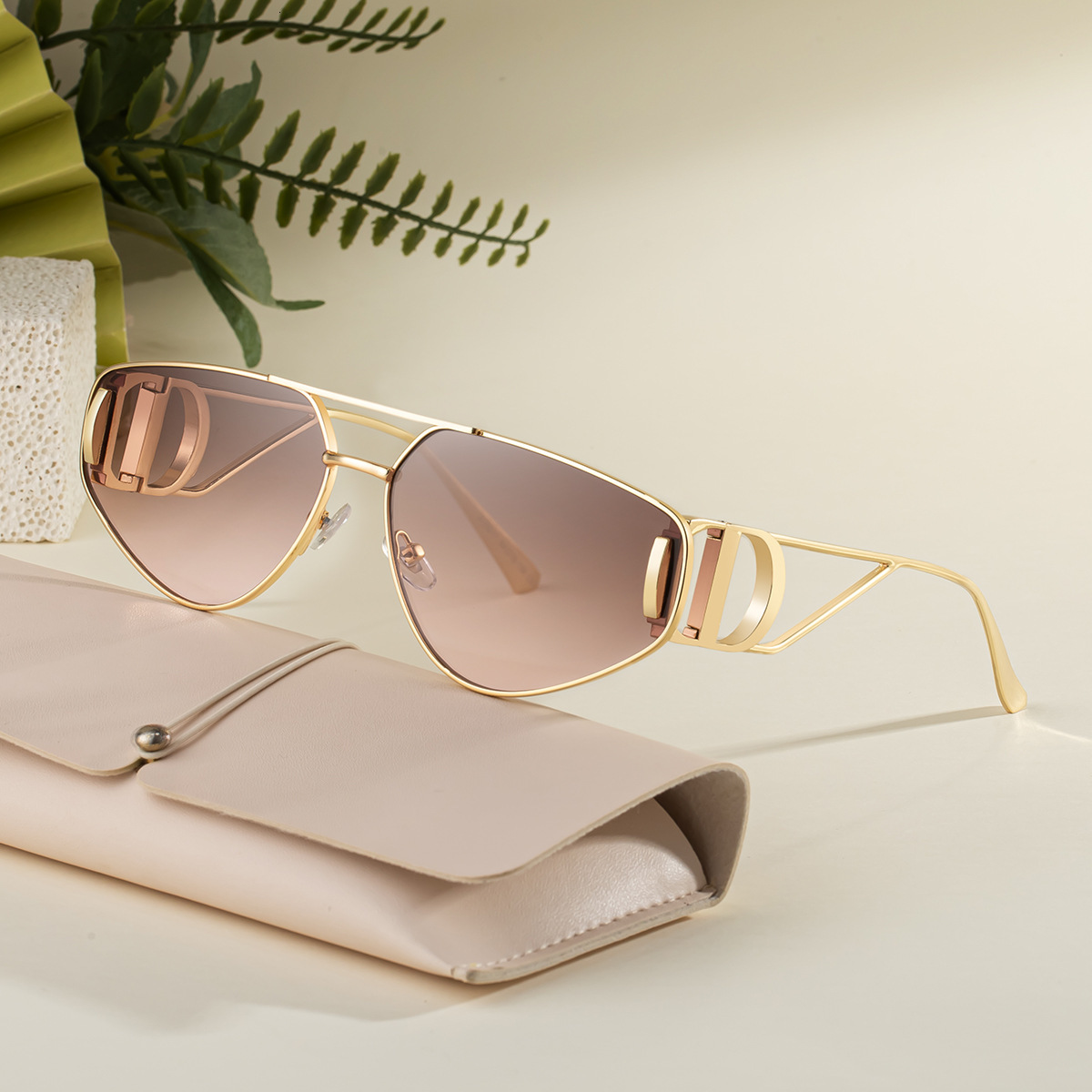 Women Luxury Hollow Carving Oversized Sunglasses UV Protection Party Street Trend Eyewear - view 4