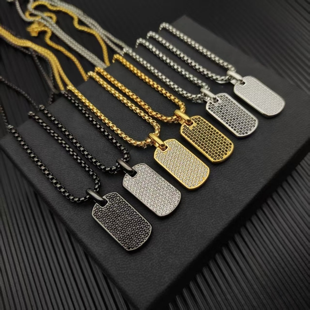 Luxury Designer Dog Tag Necklace 18K Gold Plated Pendant Necklace Unisex Hip Hop Chain Sweater Necklace High Quality Couple Jewelry Gift for Men Women