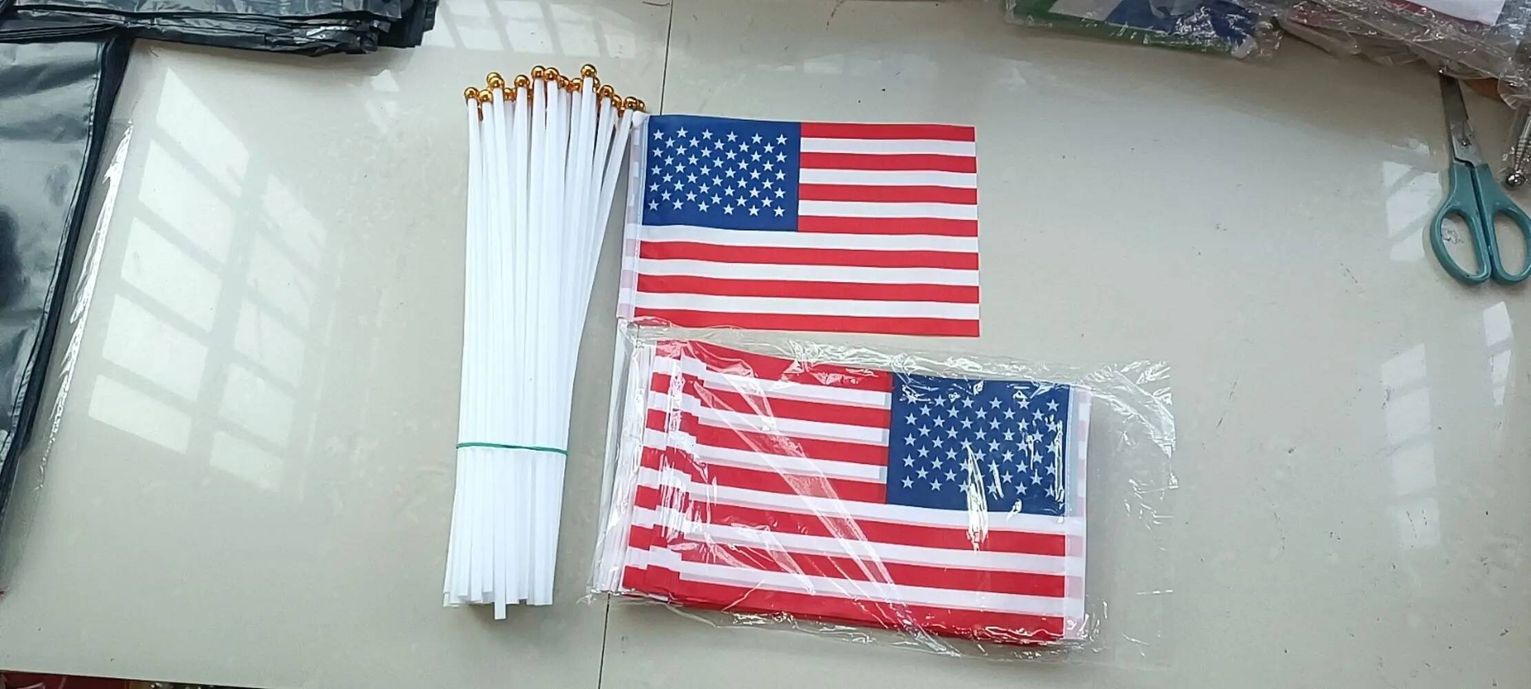 Xvggdg 50Pcs American Hand Wave Flags 14*21Cm USA National Flags Celebration Parade Banner