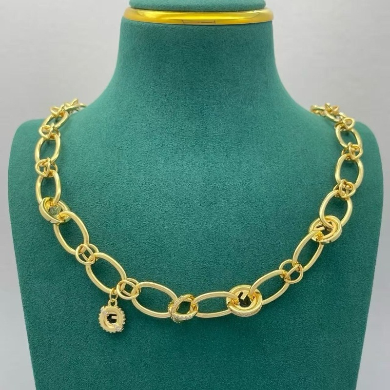 Luxury Understated Diamond Jewelry Necklace Personalized Thick Chain Letter Necklace Hip Hop Necklace for Both Men and Women