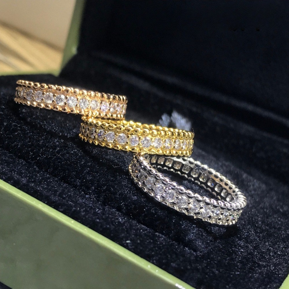 Classic Designer Diamond Ring Luxury 18K Gold Plated Ring for Women Fashion Minimalist Band Ring Wedding Jewelry Gift High Quality