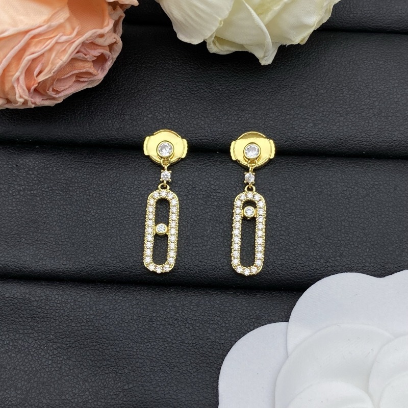 Luxury Sleek Stud Earrings As Fashionable Accessories Trendy Ear Ornaments European Style Diamond Studded Earrings