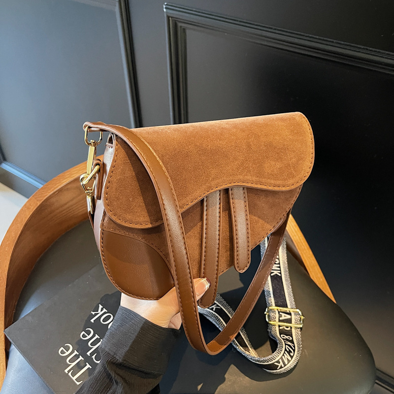 Luxury Designer Light Luxury New Trendy Desgner Classic Saddle Versatile Retro Large Capacity Casual Crossbody Bag For Women - view 4