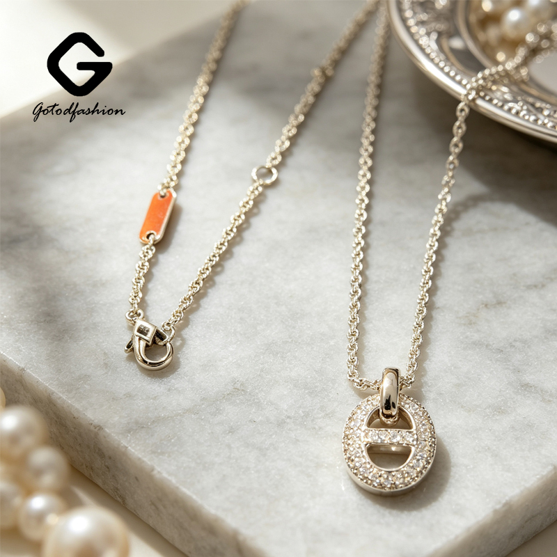 Luxury Desinger Necklace Full Diamond Oval Pig Nose Interlocking Pendant Necklace Women Rhodium Plated High-quality Temperament Fashion Jewelry for Wo - view 5
