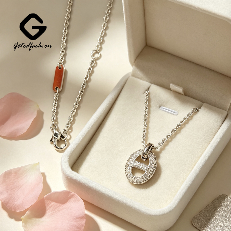 Luxury Desinger Necklace Full Diamond Oval Pig Nose Interlocking Pendant Necklace Women Rhodium Plated High-quality Temperament Fashion Jewelry for Wo - view 3