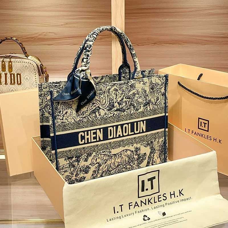 Designer Embroidery Hg Kg Portable Tote New Spring and Summer Large Capacity Premium Cmuter Bag J260706 - view 3