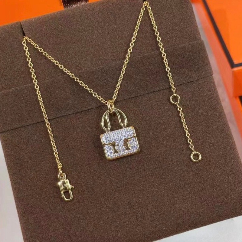 Luxury Designer Necklace Mini Bag Necklace for Women 18K Gold Silver Plated Necklace Rhinestone Pendant Necklace High Quality Jewelry Gift