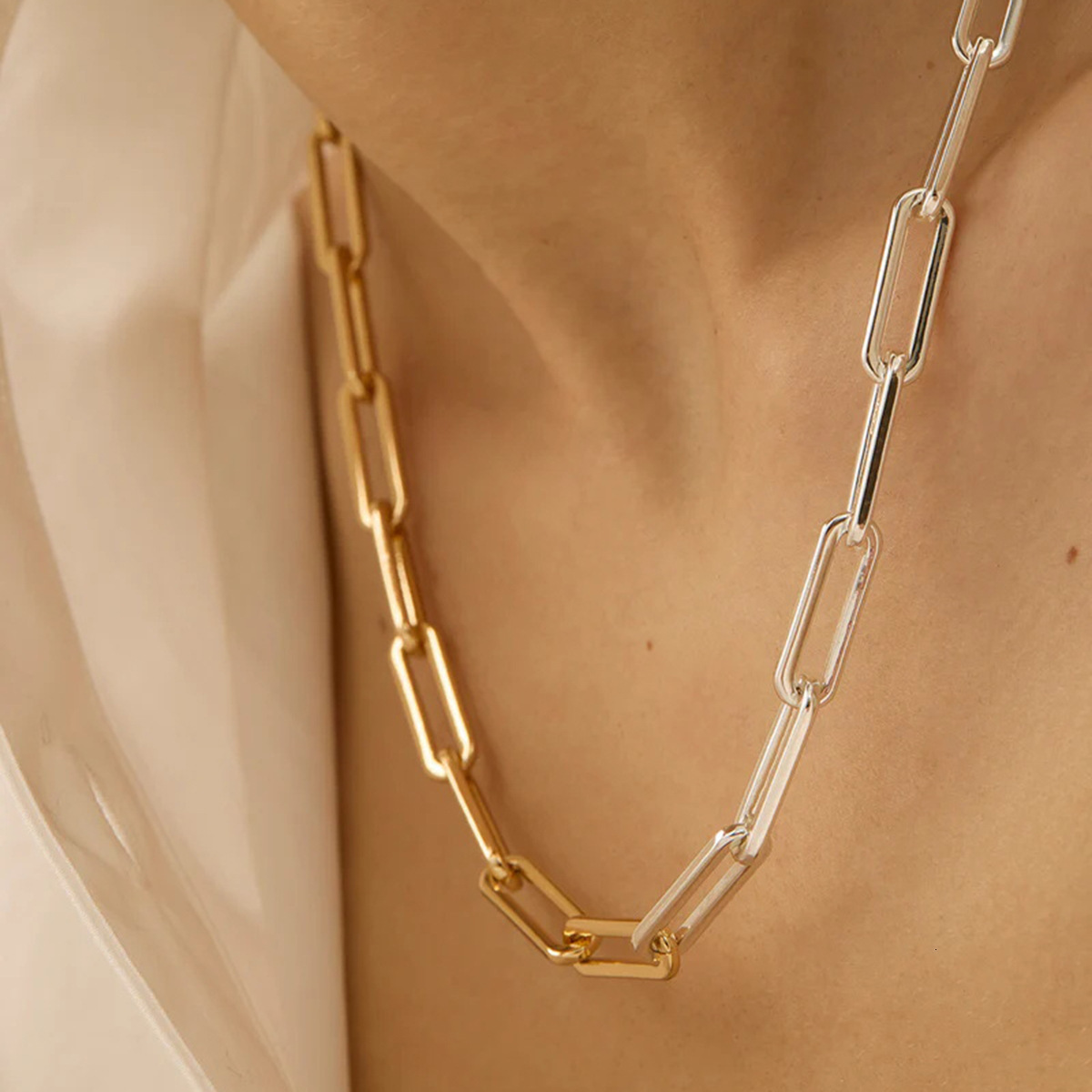 Womens Clavicle Chain Necklace Womens Color Block Plain Circle Thin Chain Titanium Steel High End INS Neck Jewelry For Women Daily Minimalist Office S