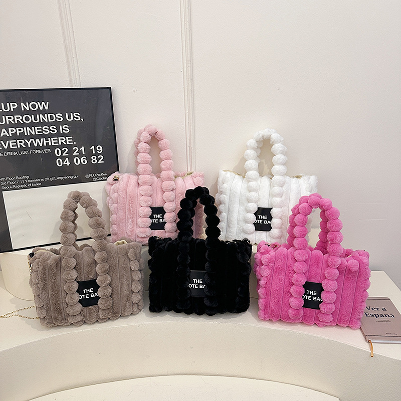 Luxury Designer Light Luxury 2026 Winter Hot Letter Large Capacity Designer Handbag Plush Trendy Pink Balck Tote Bag For Women - view 4