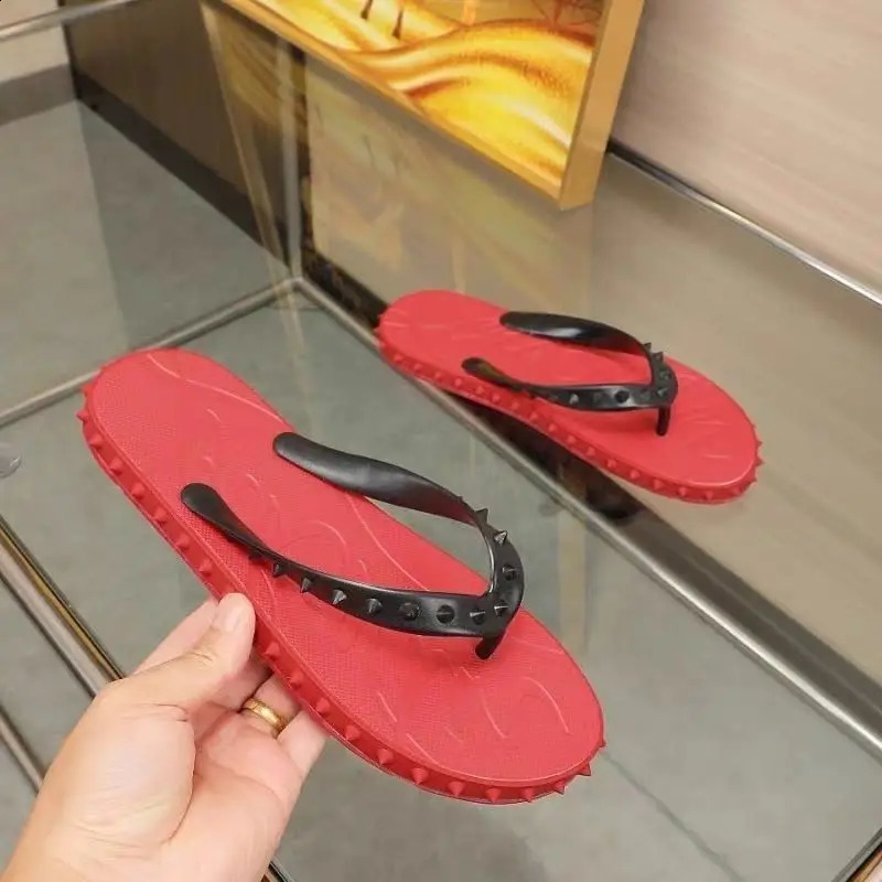 2025 Summer Mens and Womens Fashionable Flip Flops Casual Lightweight Non Slip Slippers 260707 - view 4