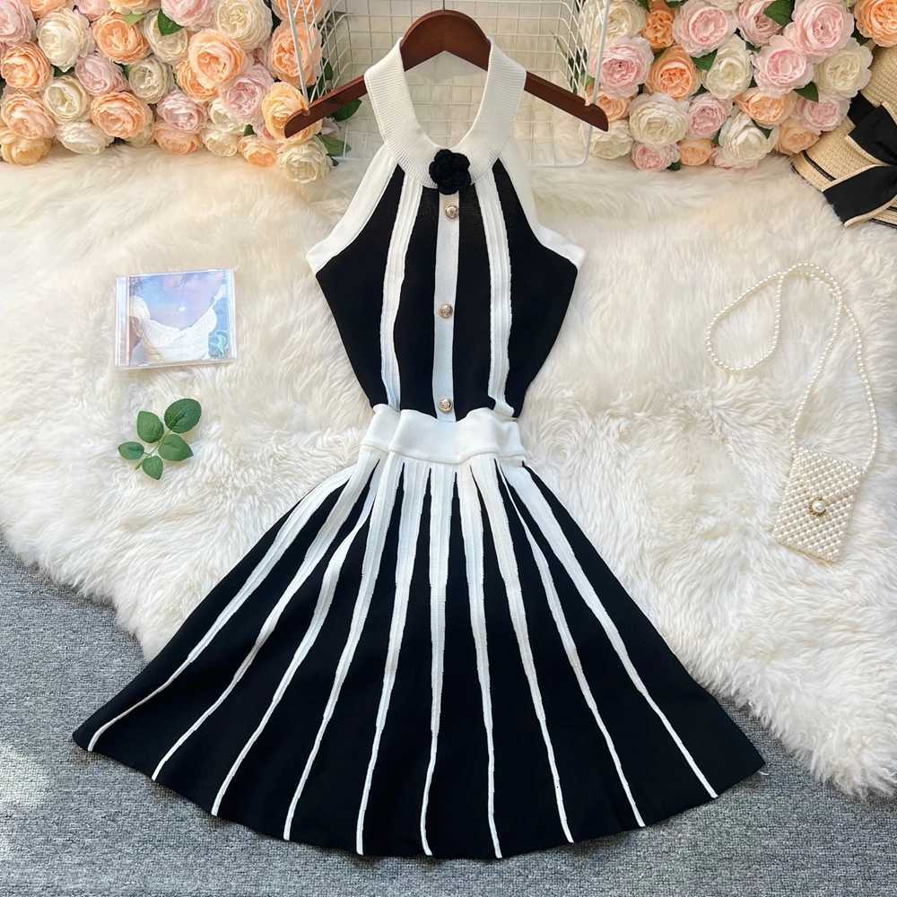 New YuooMuoo 2025 Women Fashion Dress Y2K Flower Halter A-line Knitted Short Dress Vintage White Black Patchwork Party Dresses H260707