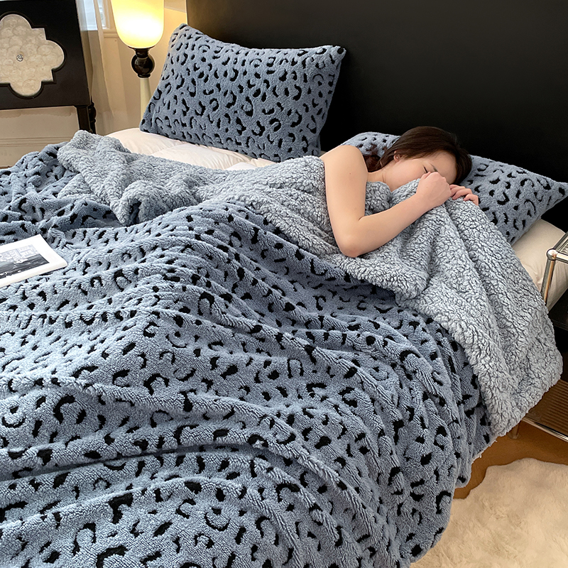 This cationic leopard-print double-layer lambswool blanket is fluffy and soft, with outstanding heat retention Available in multiple colors J001-J024 - view 6