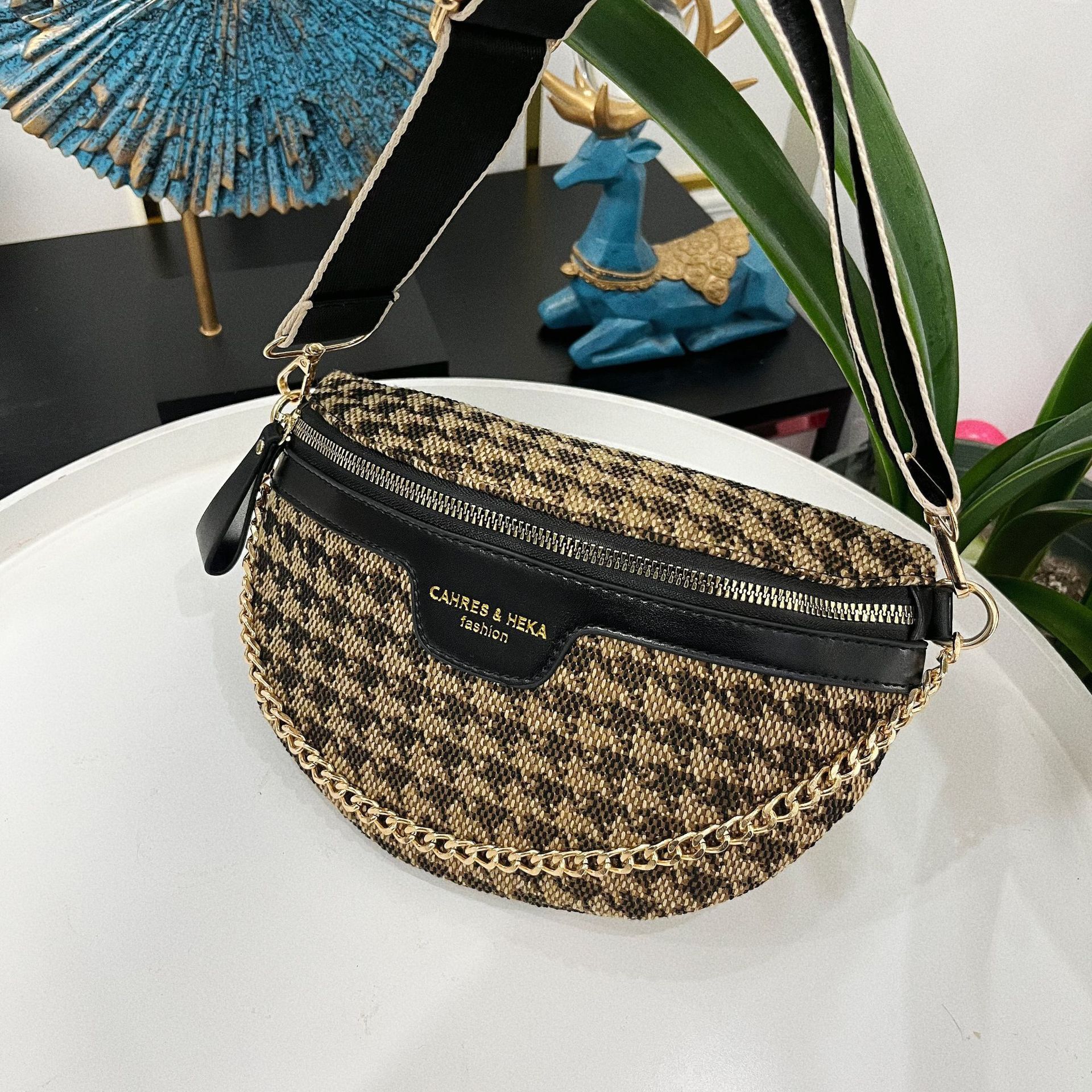 Luxury Chain Fanny Fashion Leather Lady Waist Pack Handbag Designer Woman Crossbody Chest New Female Belt Bag G250723 - view 5