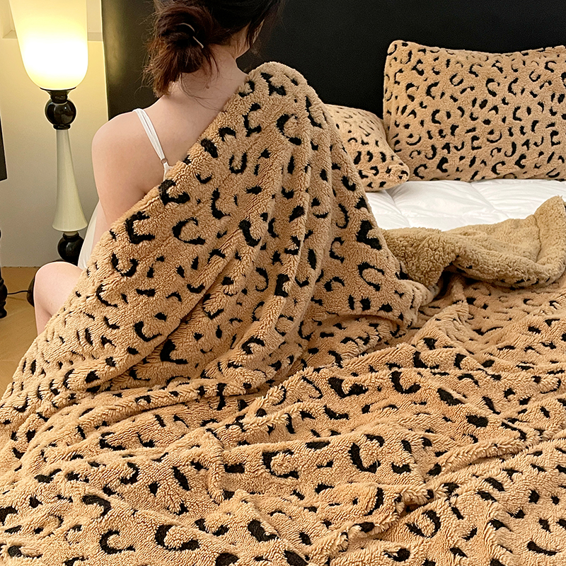 This cationic leopard-print double-layer lambswool blanket is fluffy and soft, with outstanding heat retention Available in multiple colors J001-J024 - view 7