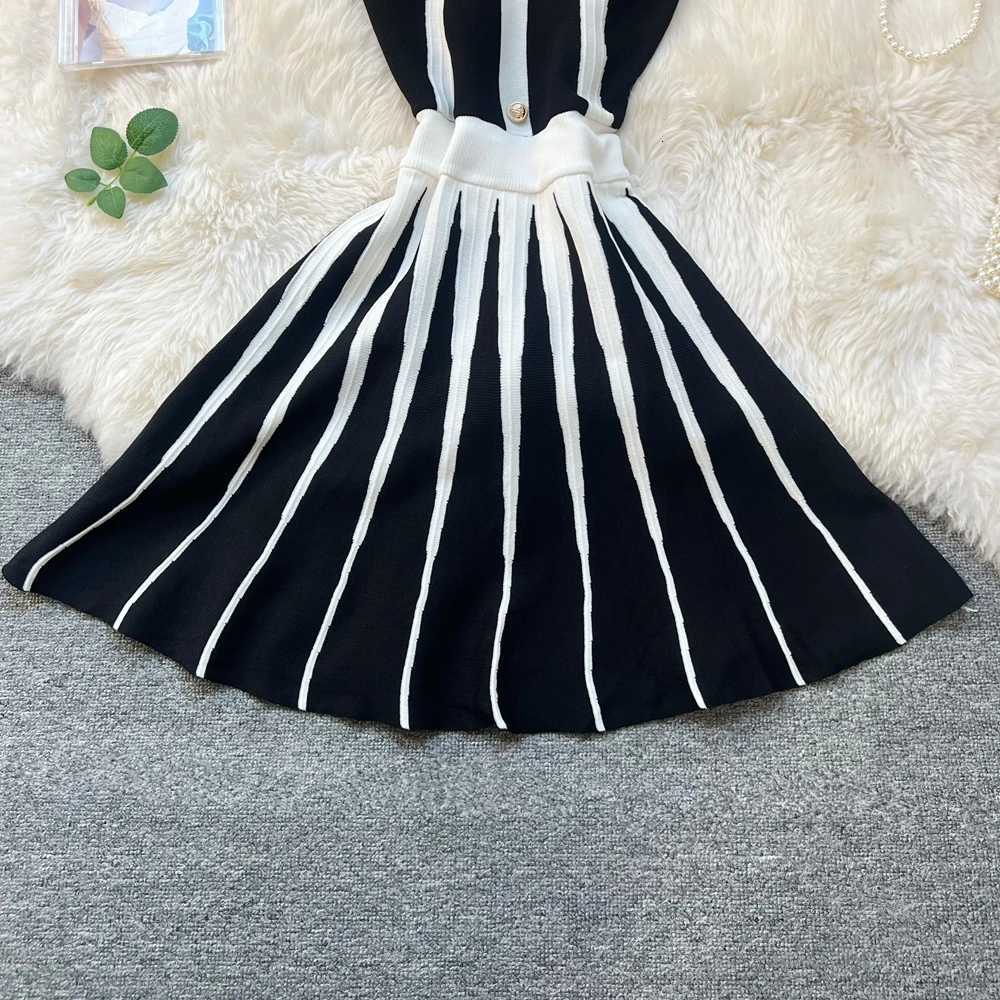 New YuooMuoo 2025 Women Fashion Dress Y2K Flower Halter A-line Knitted Short Dress Vintage White Black Patchwork Party Dresses H260707