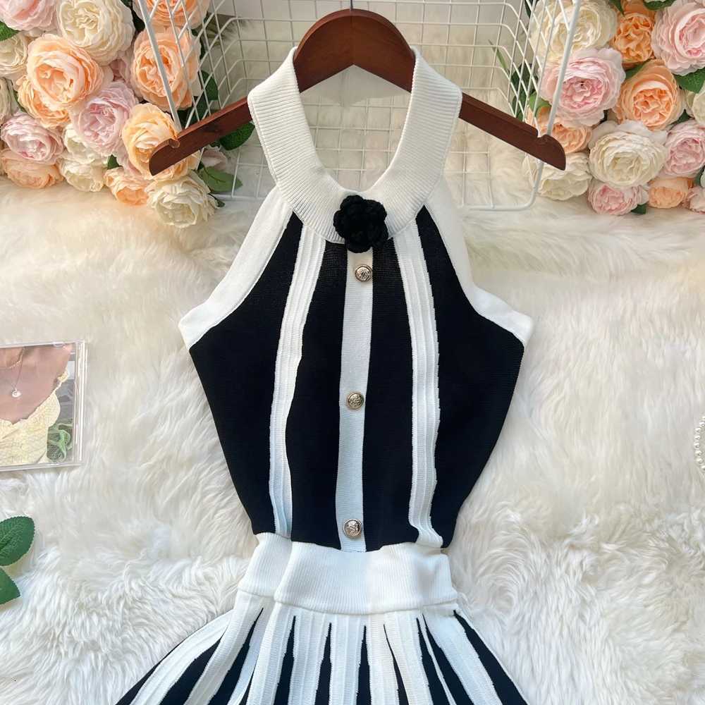 New YuooMuoo 2025 Women Fashion Dress Y2K Flower Halter A-line Knitted Short Dress Vintage White Black Patchwork Party Dresses H260707