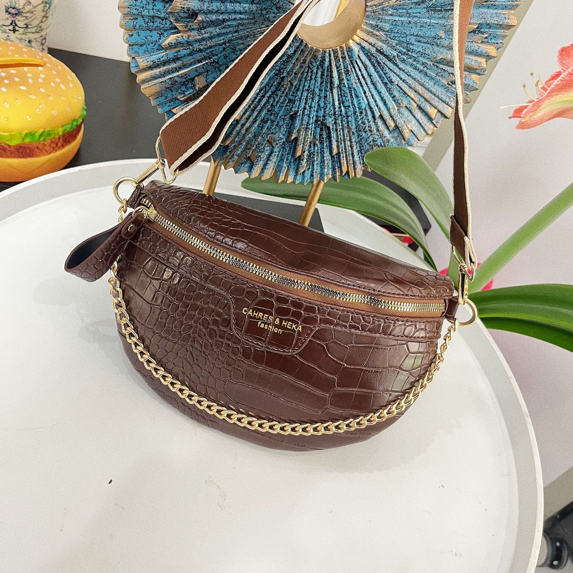 Luxury Chain Fanny Fashion Leather Lady Waist Pack Handbag Designer Woman Crossbody Chest New Female Belt Bag G250723 - view 6