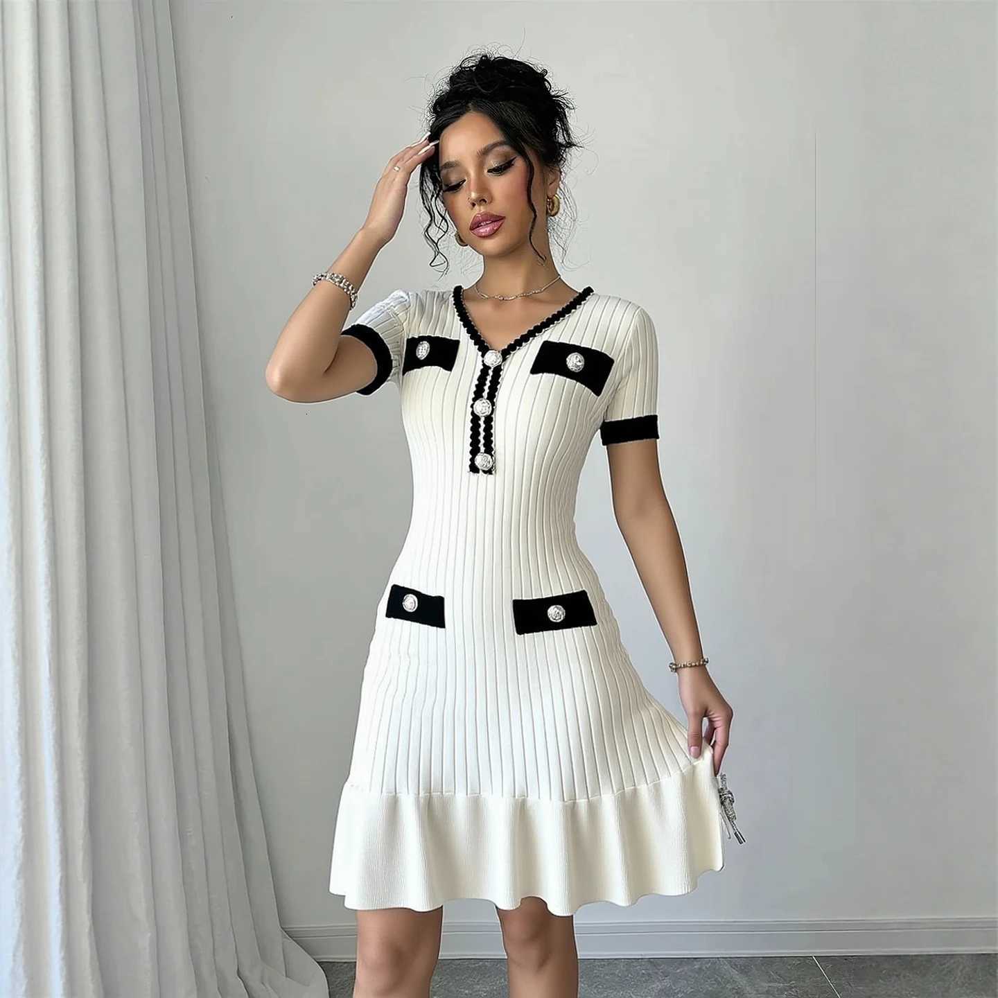 Hips YuooMuoo Chic Package Fashion Sexy Knitted Mini Dress 2026 New Brand Style V-neck Slim Waist Mermaid Party Dress Streetwear H260707