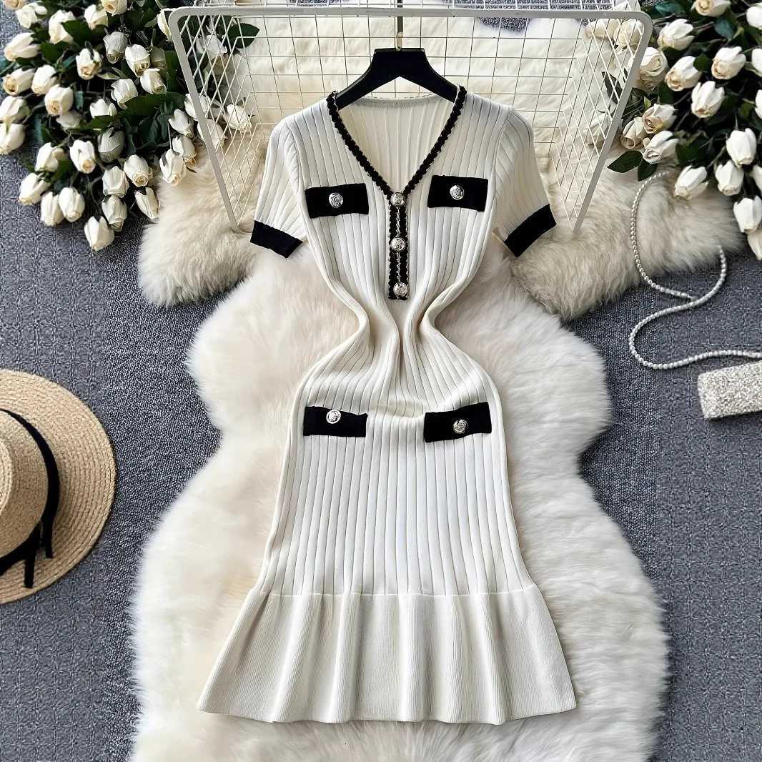Hips YuooMuoo Chic Package Fashion Sexy Knitted Mini Dress 2026 New Brand Style V-neck Slim Waist Mermaid Party Dress Streetwear H260707