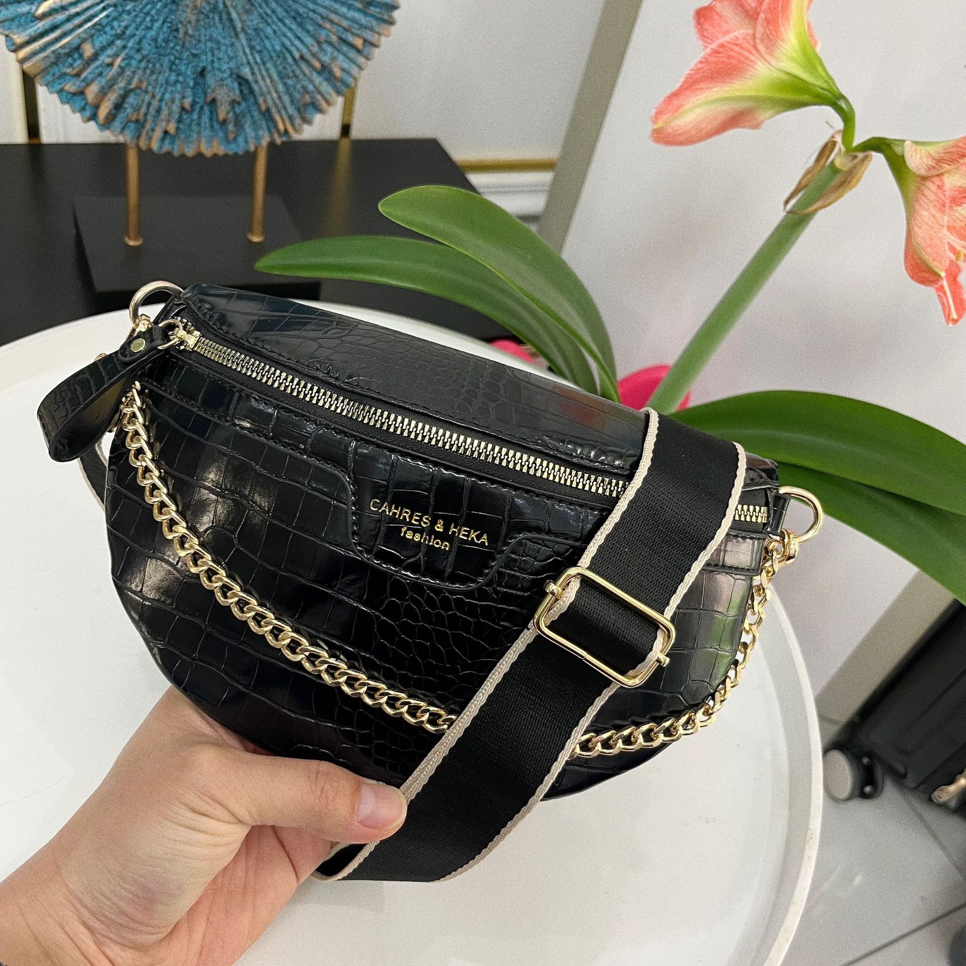 Luxury Chain Fanny Fashion Leather Lady Waist Pack Handbag Designer Woman Crossbody Chest New Female Belt Bag G250723 - view 3