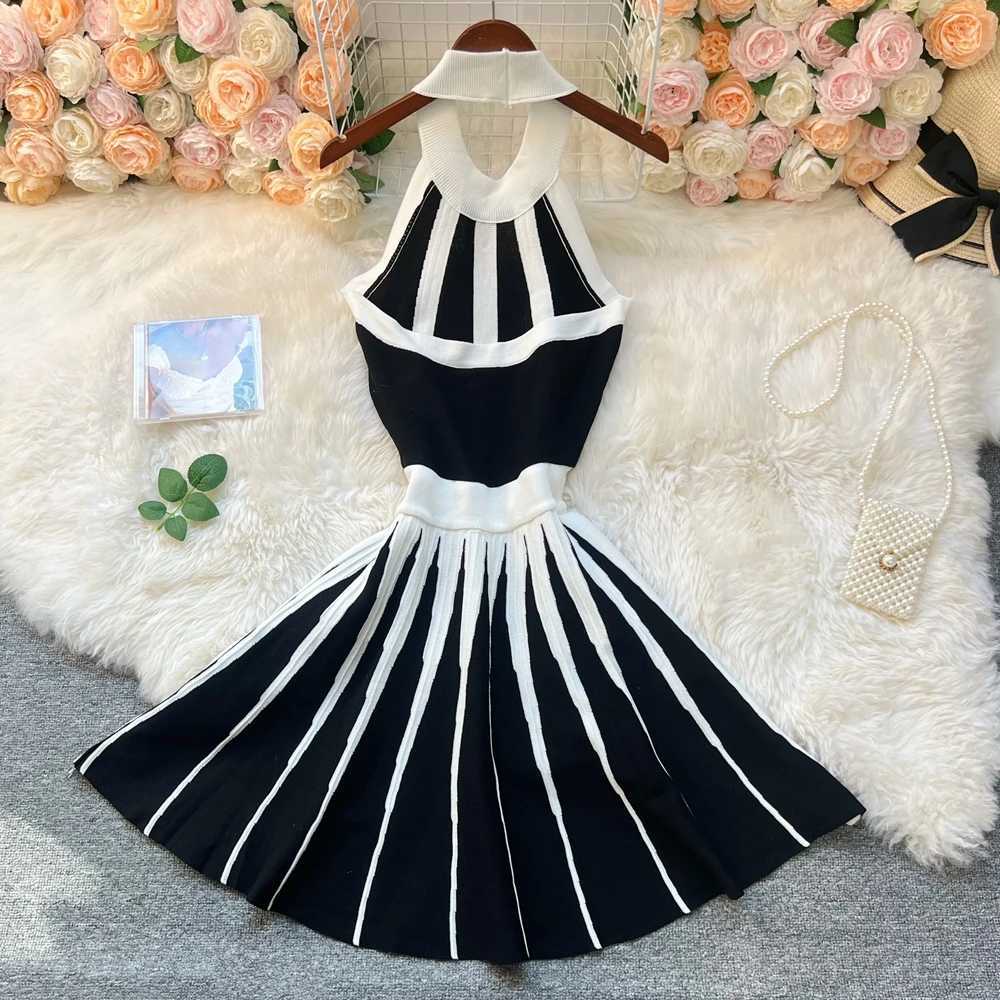 New YuooMuoo 2025 Women Fashion Dress Y2K Flower Halter A-line Knitted Short Dress Vintage White Black Patchwork Party Dresses H260707
