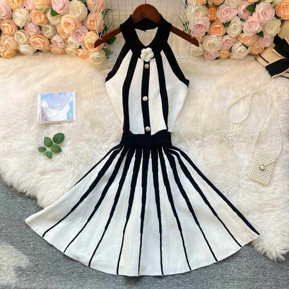 New YuooMuoo 2025 Women Fashion Dress Y2K Flower Halter A-line Knitted Short Dress Vintage White Black Patchwork Party Dresses H260707