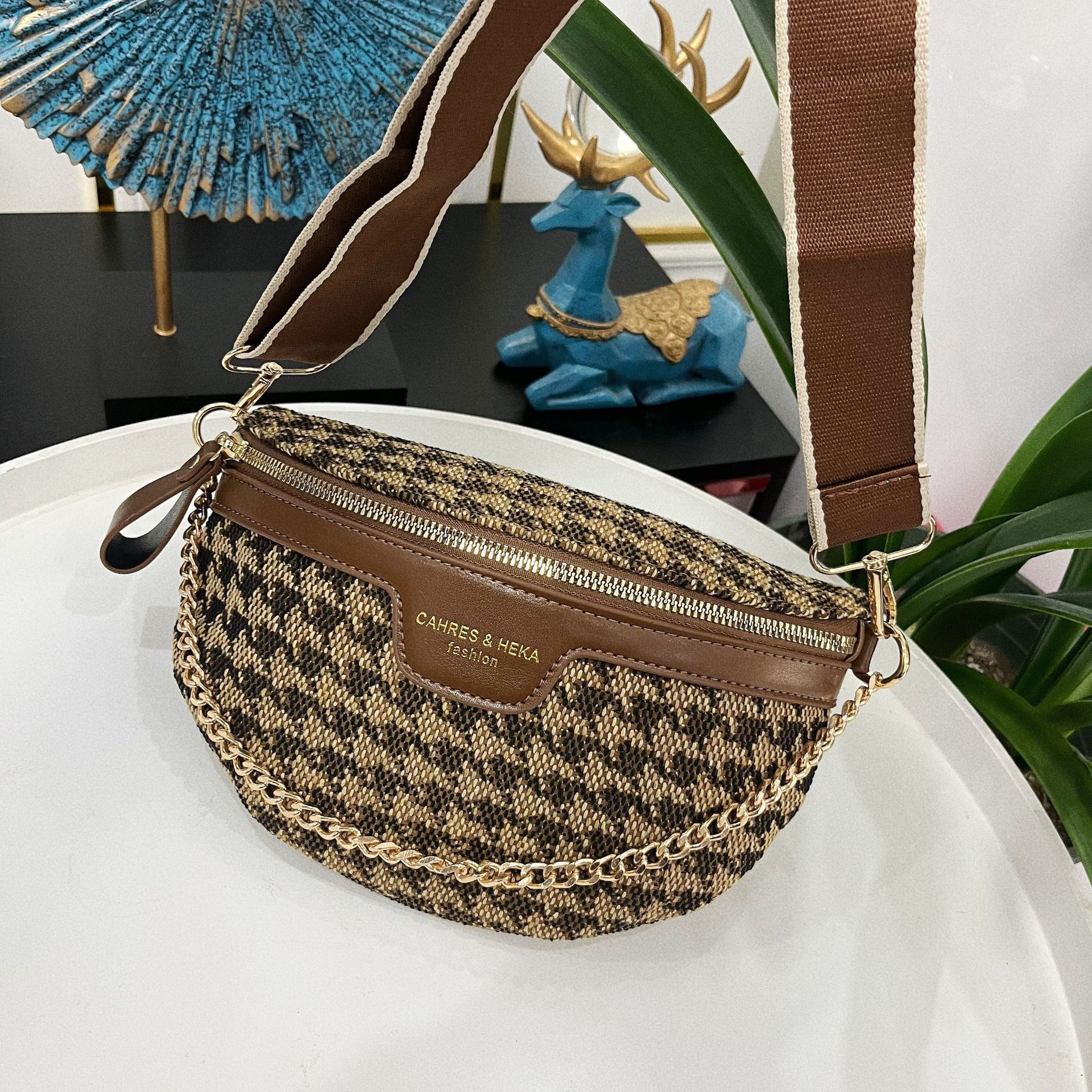 Luxury Chain Fanny Fashion Leather Lady Waist Pack Handbag Designer Woman Crossbody Chest New Female Belt Bag G250723