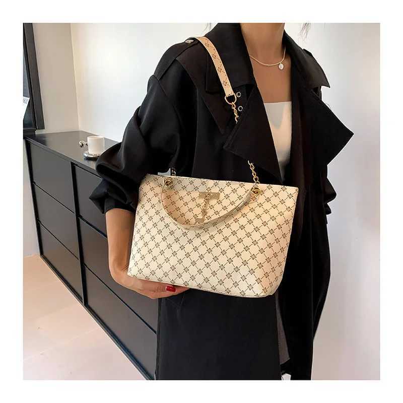 Soft New Texture Presbyopia Handbag Leather Large Capacity Tote Women With Hanging Accessories Shoulder Bag H260708 - view 3