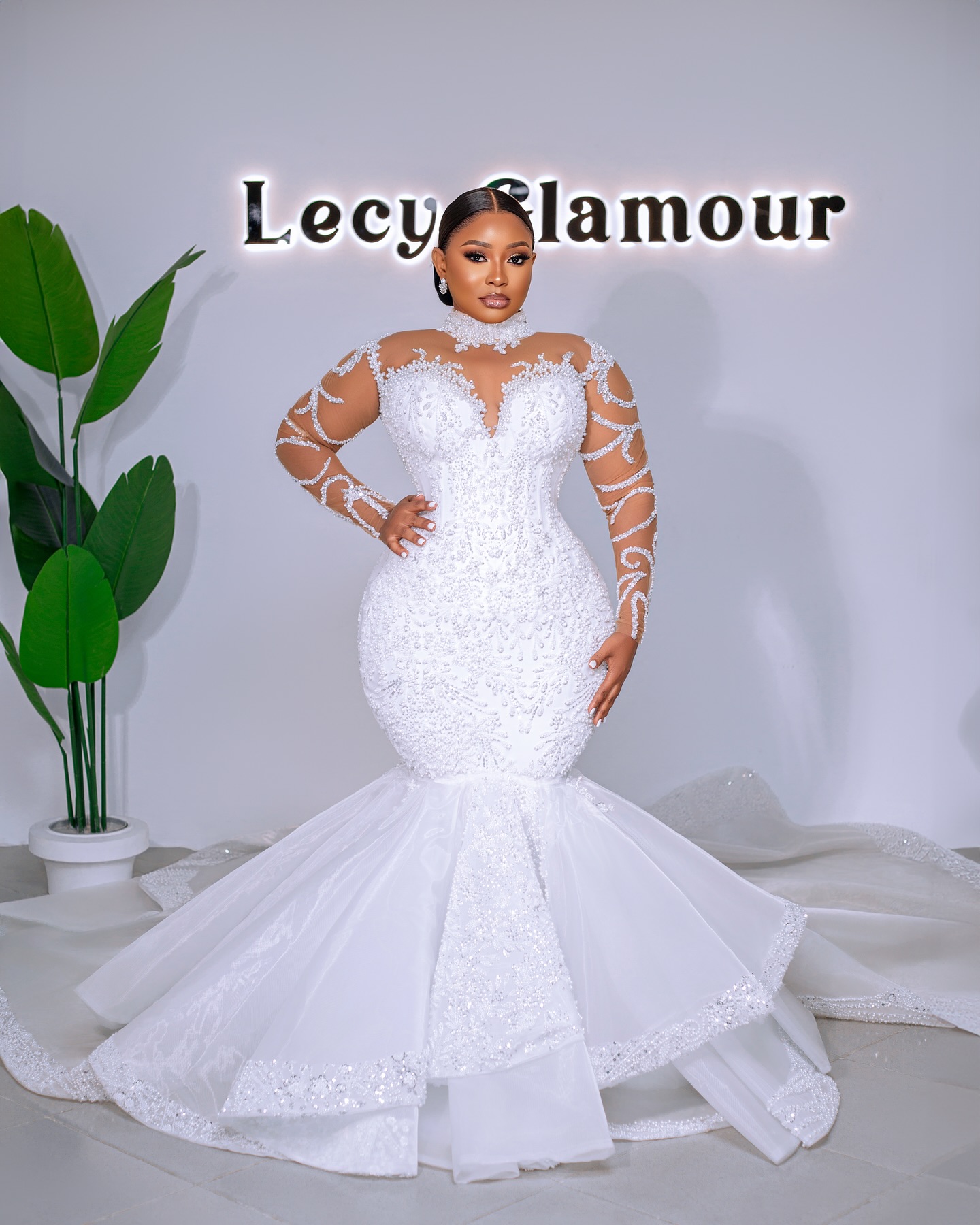 Plus Size Off White Wedding Dress Bridal Gowns For Bride Illusion Appliqued Crystals Mermaid Wedding Gowns Pleated Pearls Beaded Lace Rhinestones Brid - view 4