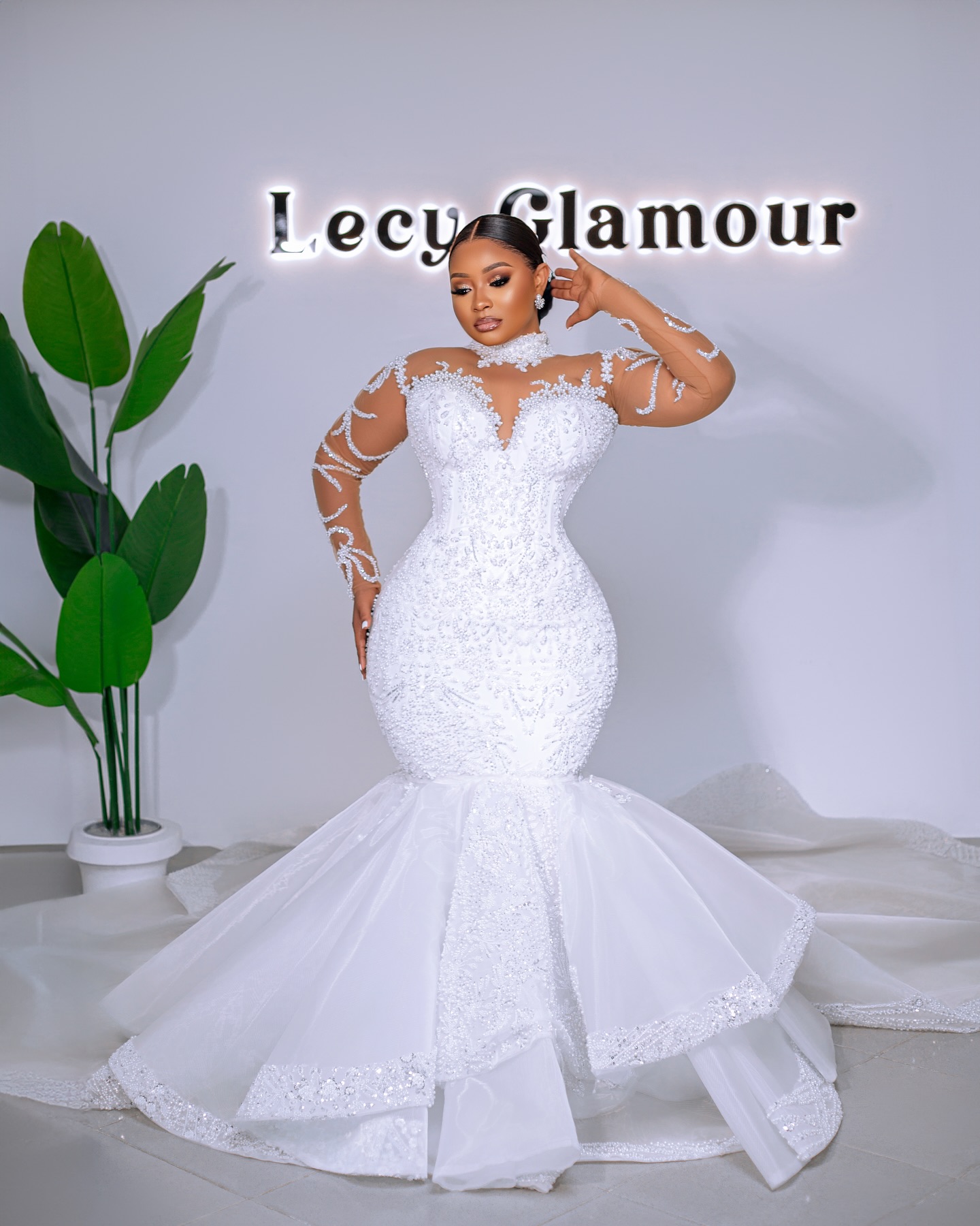 Plus Size Off White Wedding Dress Bridal Gowns For Bride Illusion Appliqued Crystals Mermaid Wedding Gowns Pleated Pearls Beaded Lace Rhinestones Brid - view 8