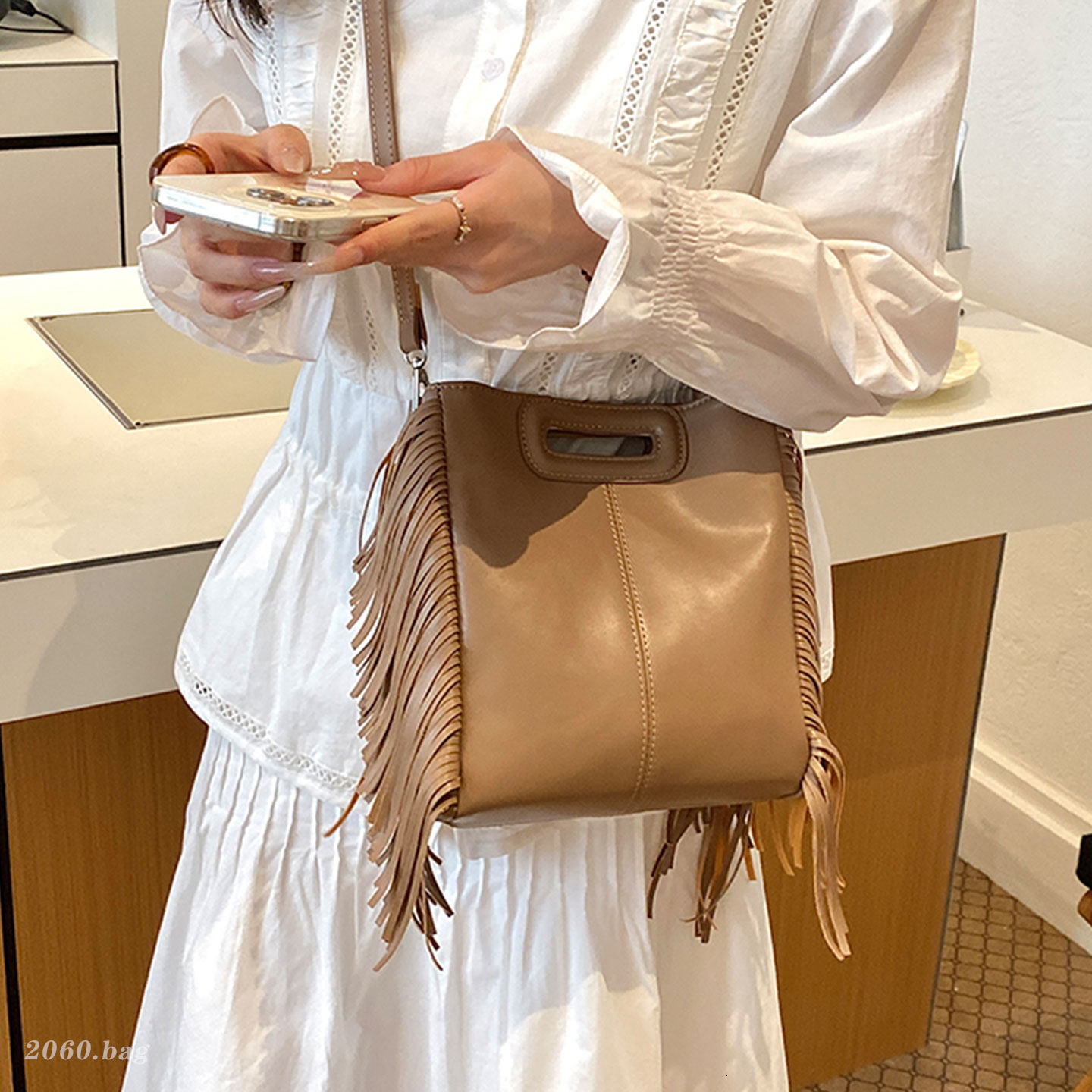 New Summer 2026 Handbag with Unique Tassel Design, Large Capacity Tote Crossbody Bag for Women - view 5