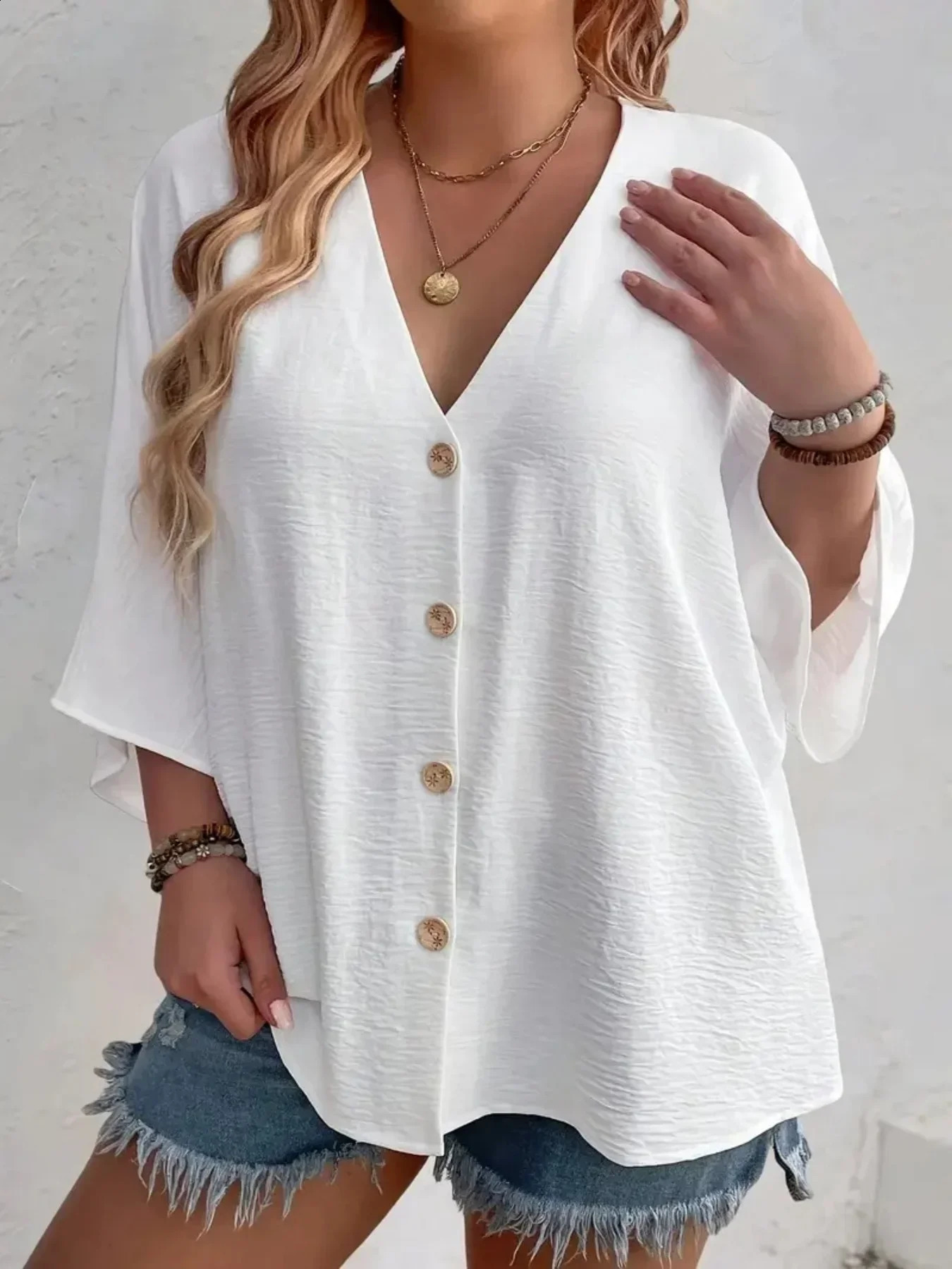 Plussize Womens Tshirt Solid Color Breathable Springsummer Vneck Button Travel Casual Wear with European and American Style 260711banjia
