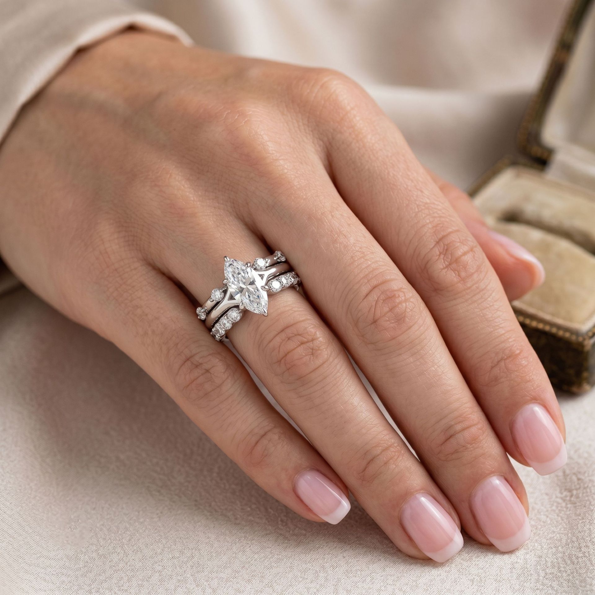 3pcs Wedding Couple Rings Set Ins Top Sell Vintage Luxury Jewelry 14K White Gold Fill Marquise Cut High Carbon Diamond Party Eternity Women Bridal Rin - view 4
