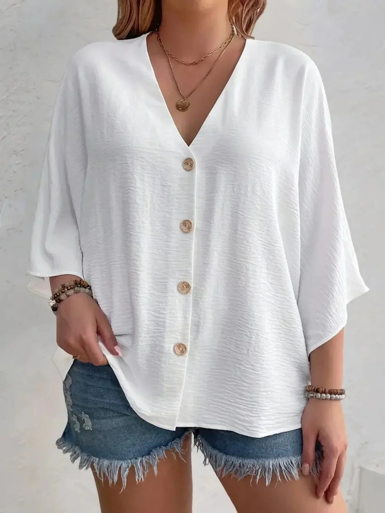 Plussize Womens Tshirt Solid Color Breathable Springsummer Vneck Button Travel Casual Wear with European and American Style 260711banjia