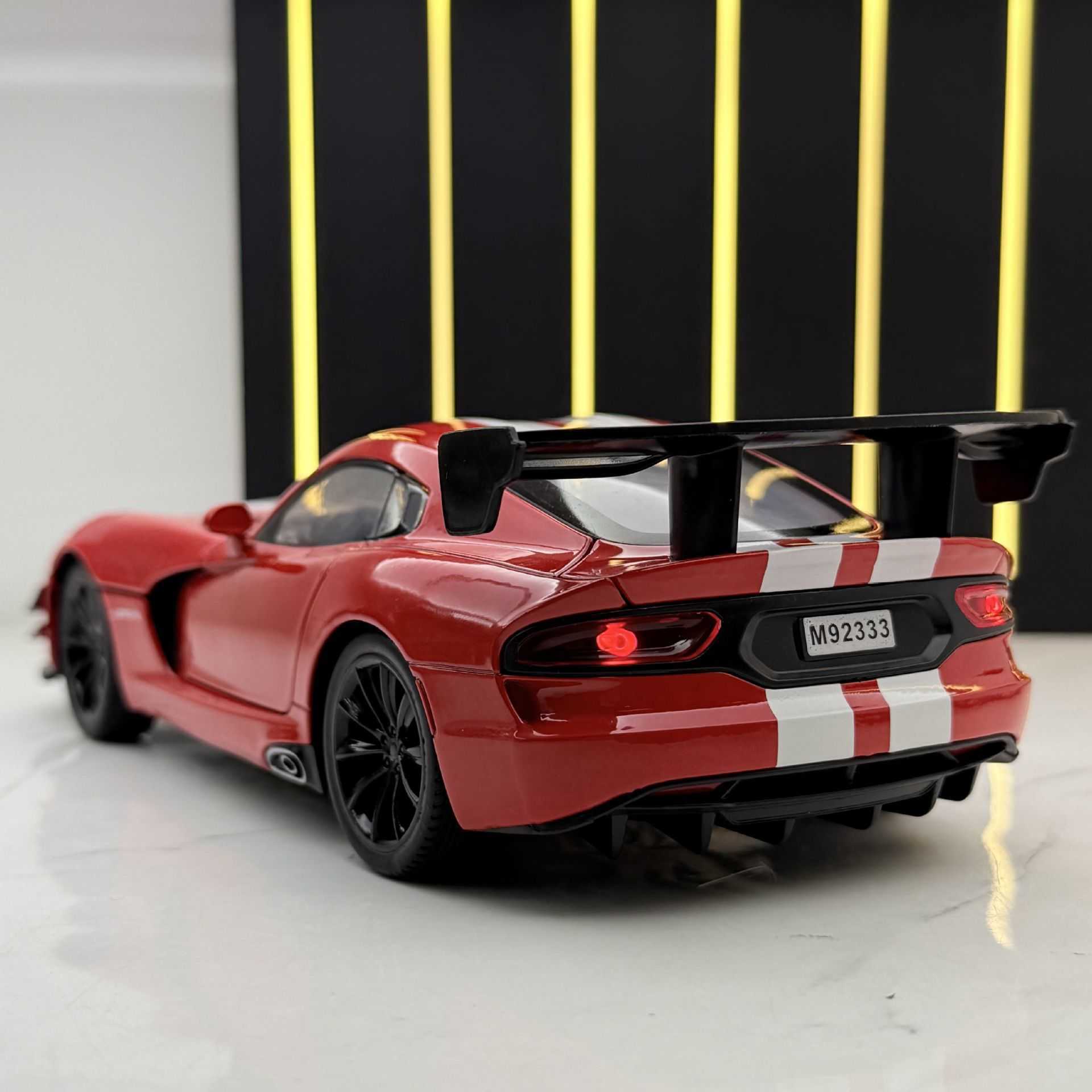 XLG Alloy Car Model 124 Dodge Viper Sports Car with Sound and Light Pull-Back Toy Car Sound Effect Model Display Piece L260717QR3L - view 3
