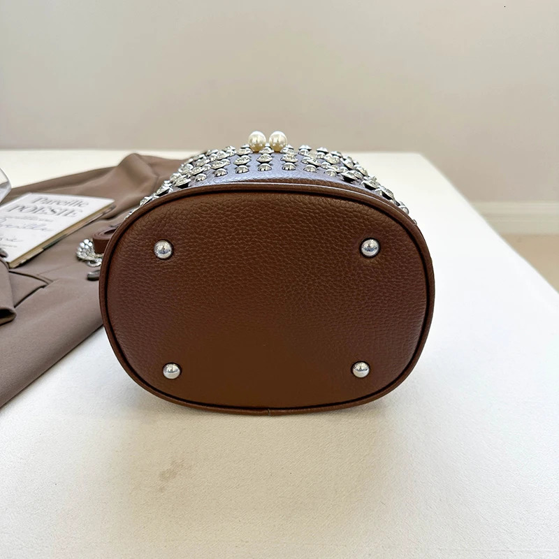 Fashion Solid Color PU Retro Youth Crossbody Bags Sweet Exquisite Commuting Bucket Bag Rivet Decoration Shoulder Bags for Women 260716 - view 6