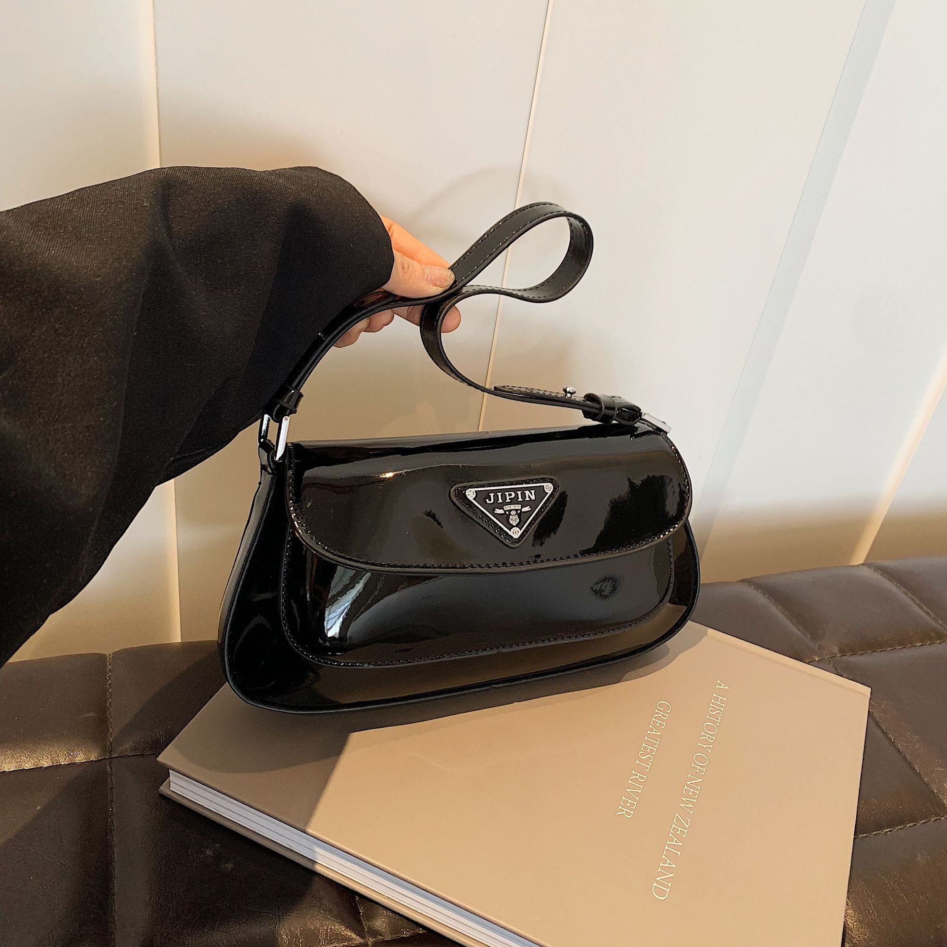 Luxury Brand Designer Bag New Underarm Patent Leather European And American Baguette Handbag Luxury Trendy P Home Simple Ins High-End Single Shoulder  - view 4