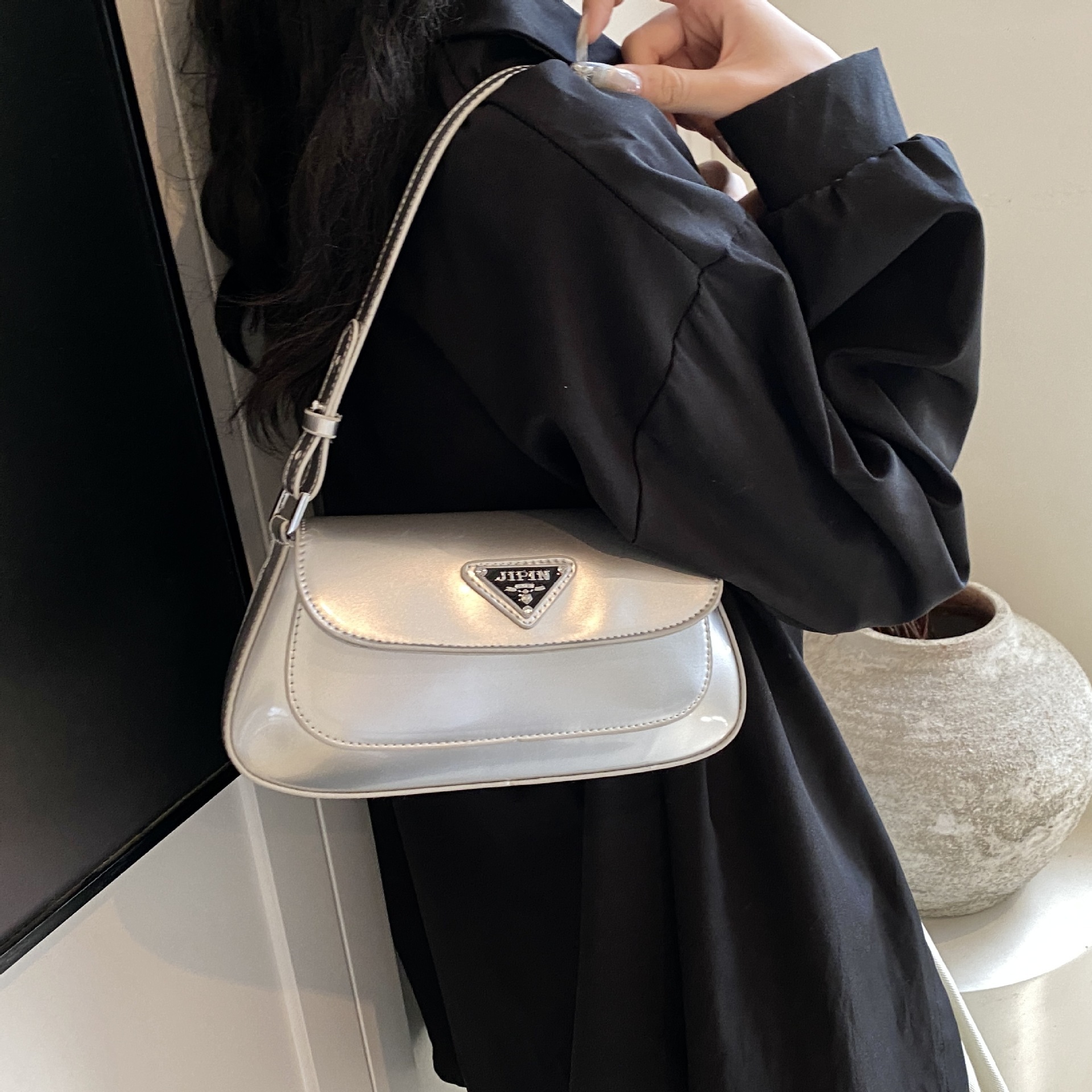Luxury Brand Designer Bag New Underarm Patent Leather European And American Baguette Handbag Luxury Trendy P Home Simple Ins High-End Single Shoulder  - view 5