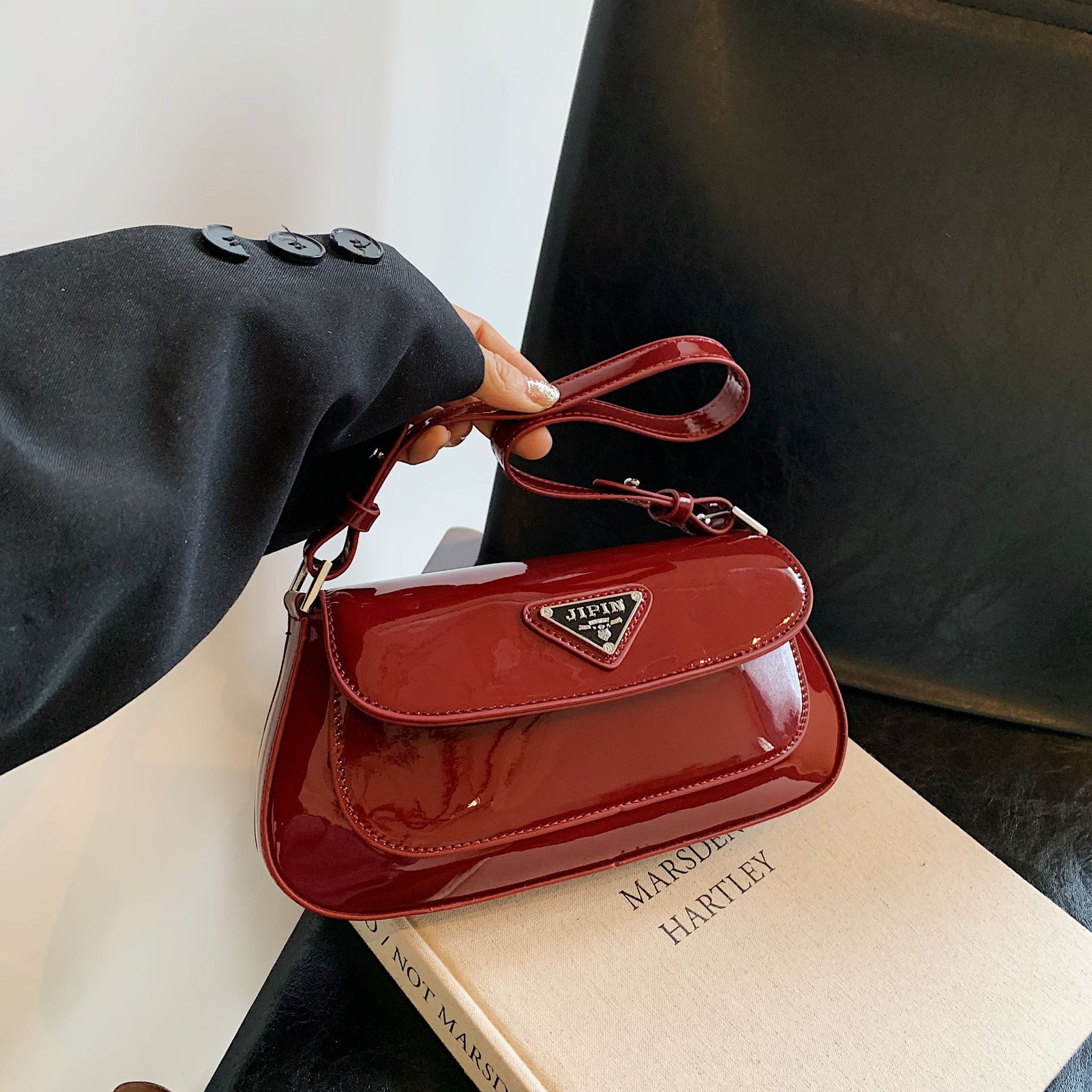 Luxury Brand Designer Bag New Underarm Patent Leather European And American Baguette Handbag Luxury Trendy P Home Simple Ins High-End Single Shoulder 